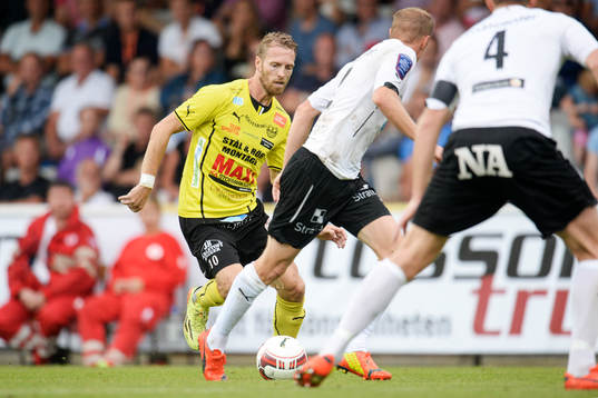 Mjällbys Christian Wilhelmsson och Örebros Patrik Haginge