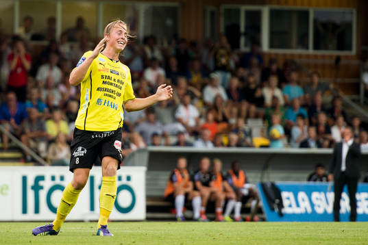 Mjällbys Robin Strömberg deppar
