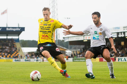 Mjällbys Mattias Håkansson och Örebros Nordin Gerzic