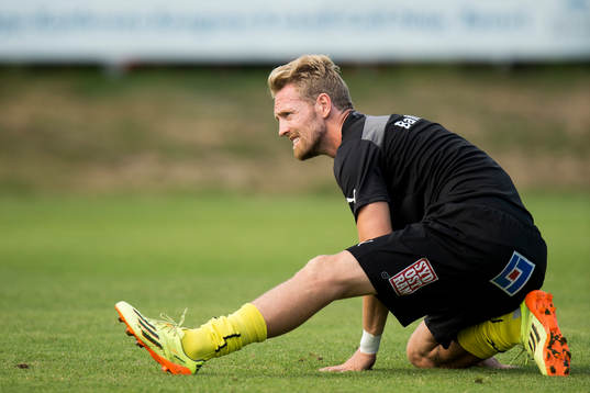 Mjällbys Christian Wilhelmsson stretchar