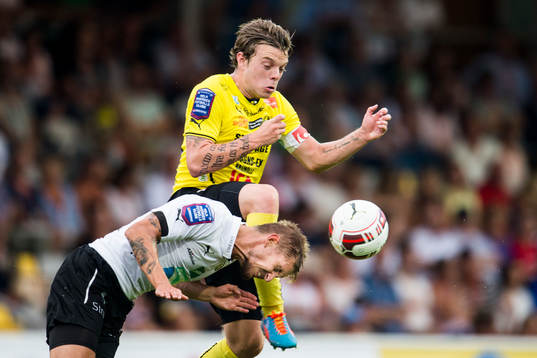 Mjällbys Viktor Nilsson och Örebros Daniel Björnqvist