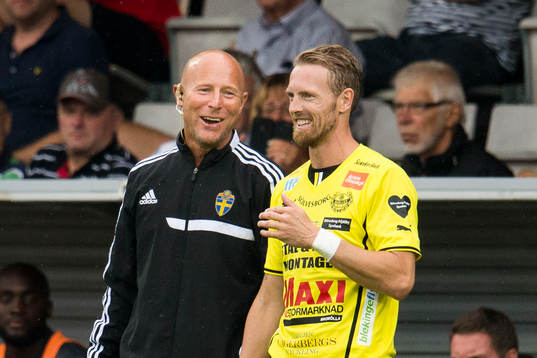 Fjärdedomare Roger Persson och Mjällbys Christian
