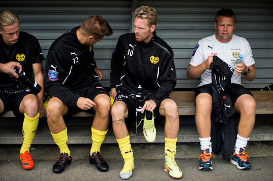 Mjällbys Christian Wilhelmsson på bänken