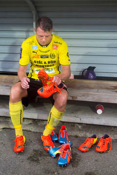 Mjällbys Daniel Nilsson deppar på bänken