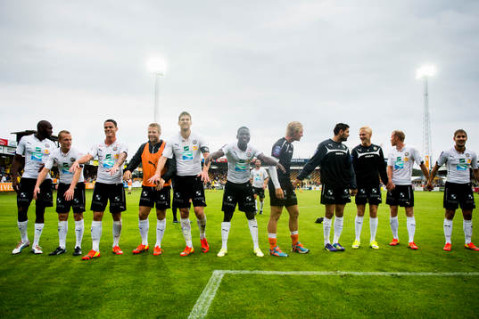 Örebros spelare jublar