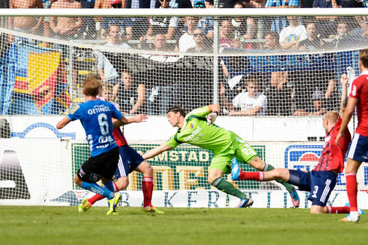 Halmstads Johan Blomberg gör 1-0