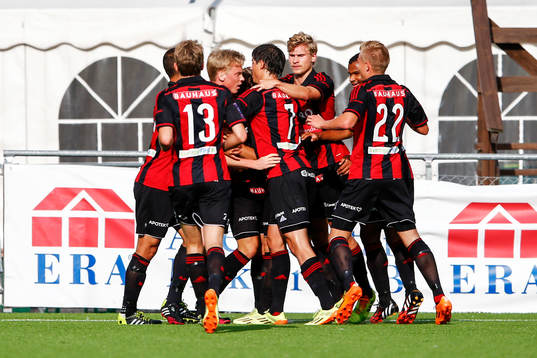 Brommapojkarnas Gustav Sandberg Magnusson jublar