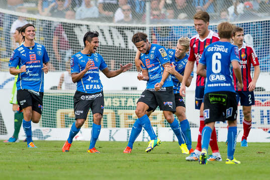 Halmstads Kristinn Steindorsson har gjort 2-1 och jublar