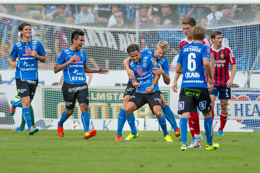 Halmstads Kristinn Steindorsson har gjort 2-1 och jublar