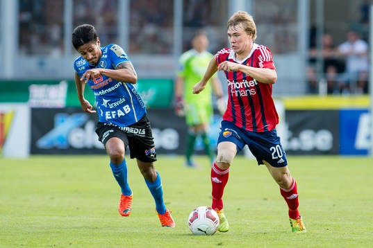Halmstads Antonio Rojas och Djurgårdens Simon Tibbling