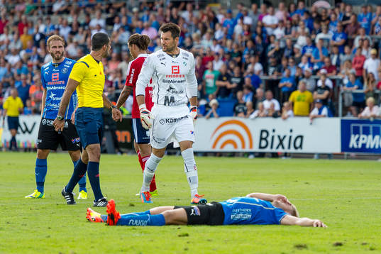 Halmstads Viktor Ljung har fått sig en smäll