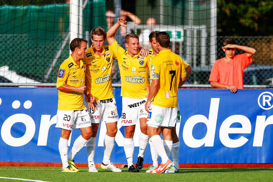 Falkenbergs Patrik Ingelsen jublar