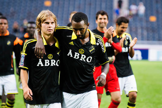 s Sam Lundholm och Henok Goitom jublar