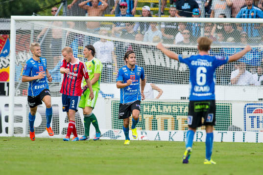 Halmstads Kristinn Steindorsson gör 2-1 framför