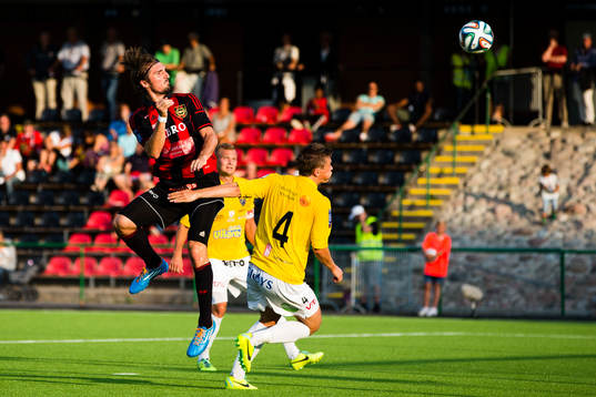 Brommapojkarnas Dardan Rexhepi med en nick