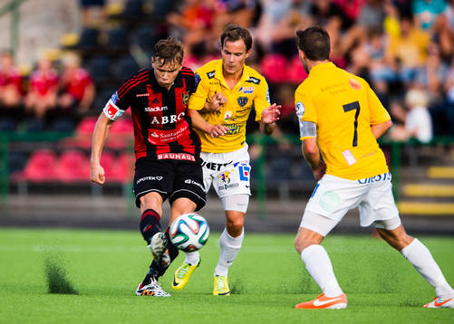 Brommapojkarnas Jesper Karlström får till ett skott