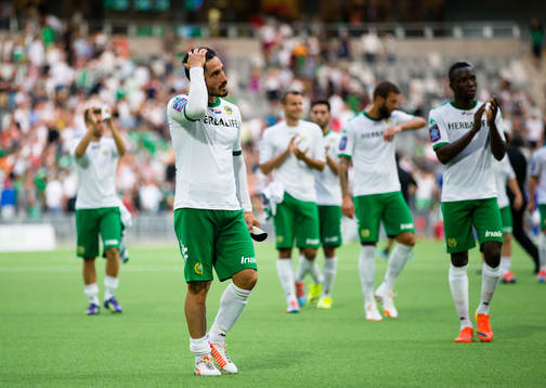 Hammarbys Pablo Pinones-Arce (närmast i bild) och övriga