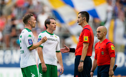 Hammarbys Thomas Guldborg Christensen (v) och Johan Persson