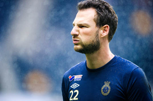 Gefles målvakt Sasa Sjanic värmer upp