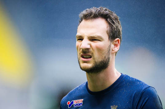 Gefles målvakt Sasa Sjanic värmer upp
