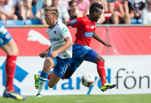 Helsingborgs David Accam mot Norrköpings Linus Wahlqvist i