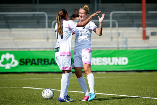 Rosengårds Marta Viera Da Silva och Anja Mittag jublar