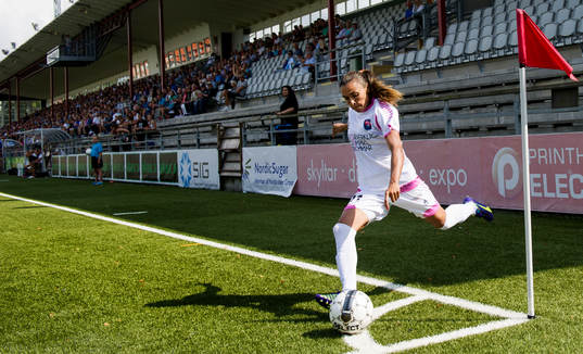 Rosengårds Marta Viera Da Silva lägger en hörna