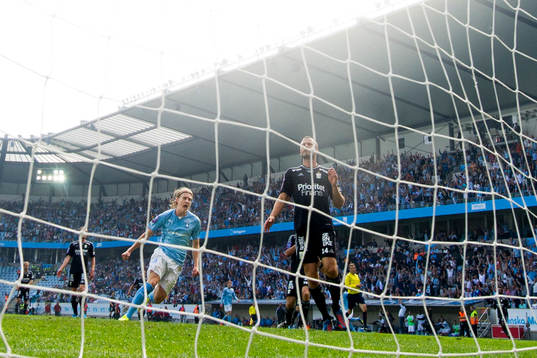 Malmö FFs Simon Kroon jublar