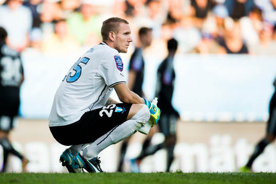 Malmö FFs målvakt Robin Olsen deppar