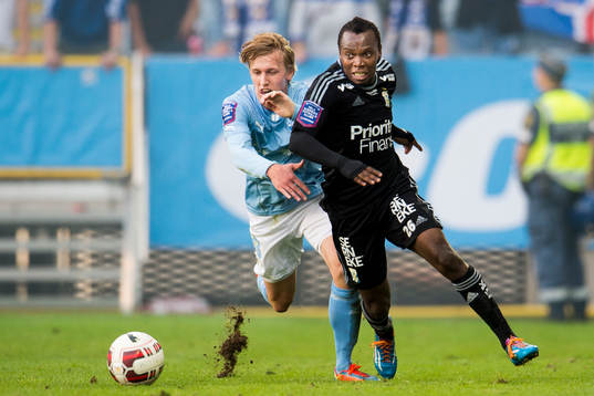 Malmö FFs Emil Forsberg jagar IFK Göteborgs May Mahlangu