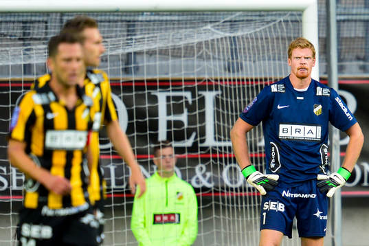 Häckens målvakt Christoffer Källqvist deppar