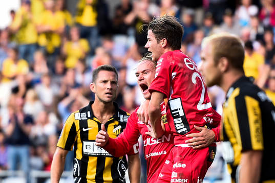 Elfsborgs Viktor Prodell (tv) jublar