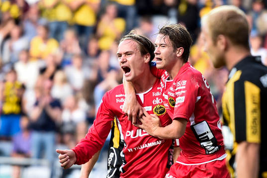 Elfsborgs Viktor Prodell (tv) jublar
