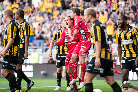 Elfsborgs Viktor Prodell kramas om av Marcus Rohdén