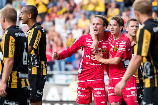 Elfsborgs Viktor Prodell kramas om av Marcus Rohdén