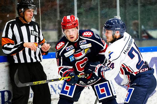 Linköpings Fredric Andersson trycker till  Södertäljes