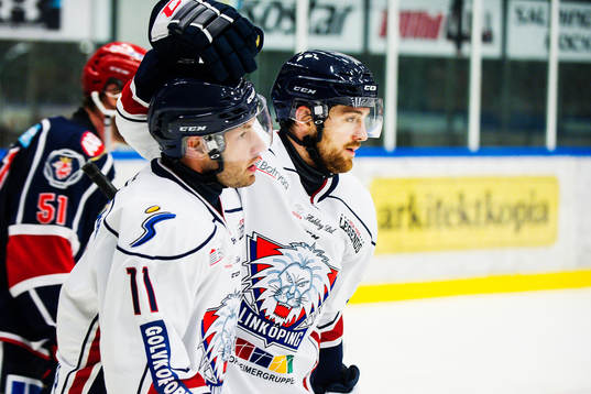 Linköpings Jacob Micflikier (tv) gör 1-2 och jublar med