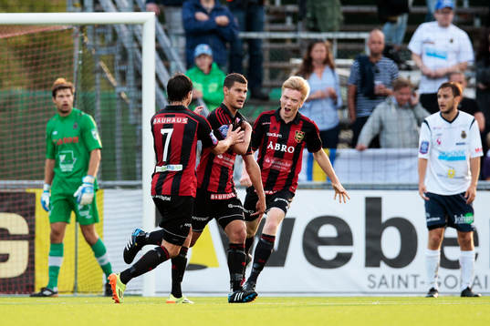 Brommapojkarnas Mauricio Albornoz jublar