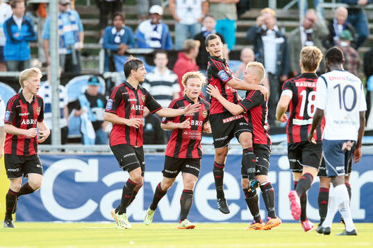 Brommapojkarnas Mauricio Albornoz jublar