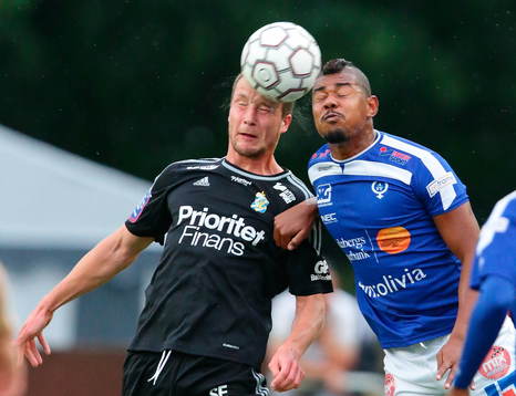 IFK Göteborgs Jakob Johansson och Åtvidabergs Ricardo