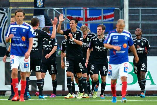 IFK Göteborgs Martin Smedberg-Dalence jublar intill Emil