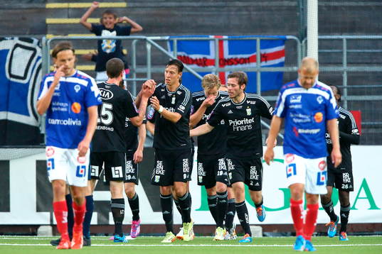 IFK Göteborgs Martin Smedberg-Dalence jublar intill Emil