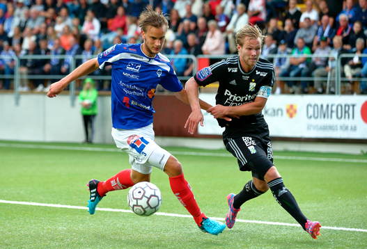 Åtvidabergs Tom Pettersson och IFK Göteborgs Gustav