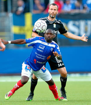 Åtvidabergs John Owoeri och IFK Göteborgs Hjalmar Jonsson