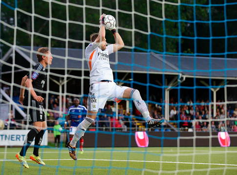 Räddning av IFK Göteborgs målvakt John Alvbåge