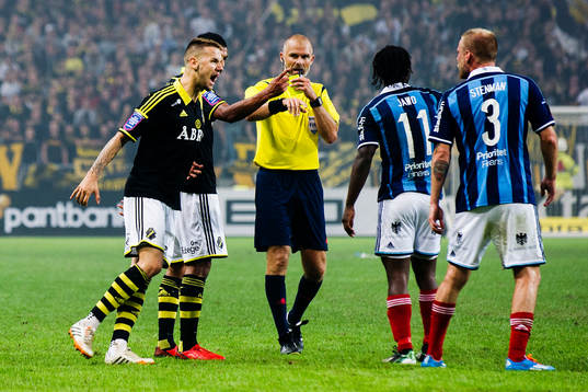 s Alexander Milosevic skriker på Djurgårdens Fredrik