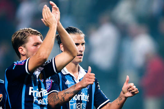 Djurgårdens Aleksandar Prijovic  ger tummen upp till