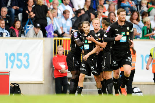 Örebros Alhassan Kamara jublar