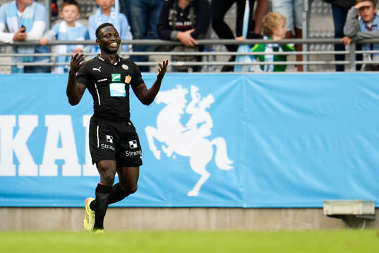 Örebros Alhassan Kamara  jublar
