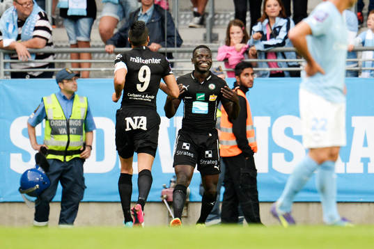 Örebros Alhassan Kamara  jublar